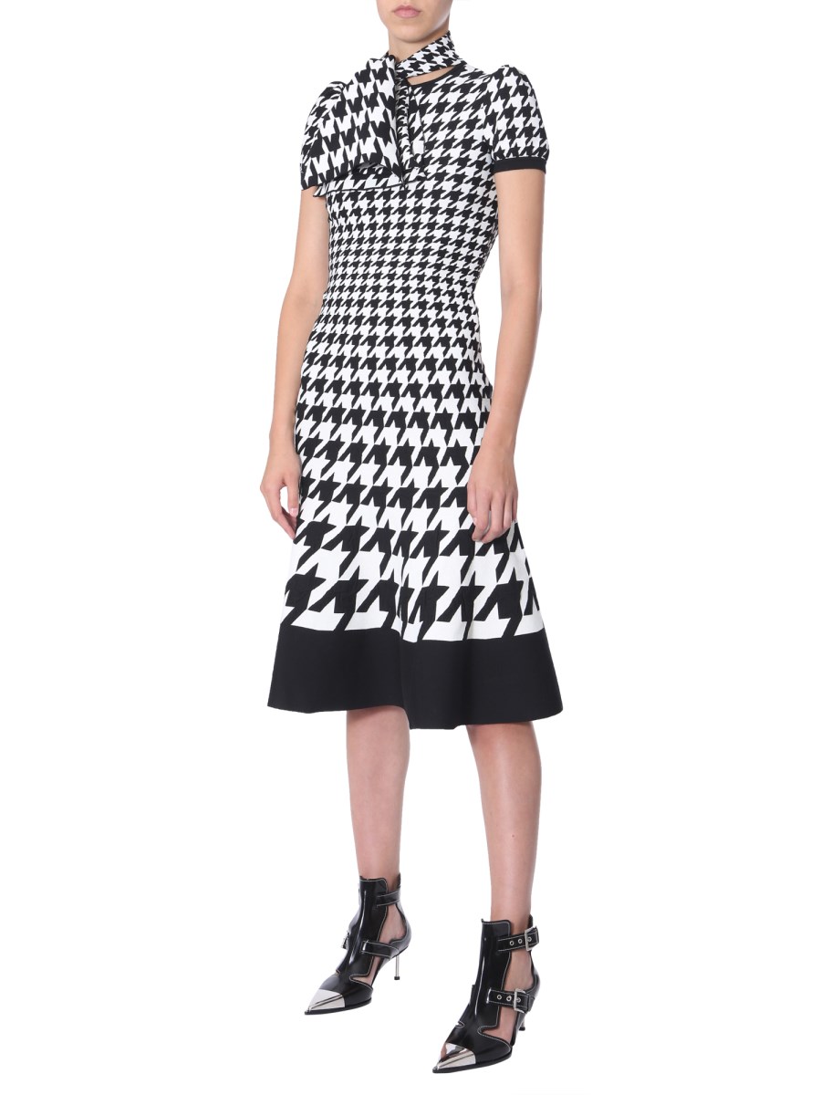 ALEXANDER McQUEEN - MIDI DRESS IN JACQUARD PIED DE POULE KNIT - Eleonora  Bonucci