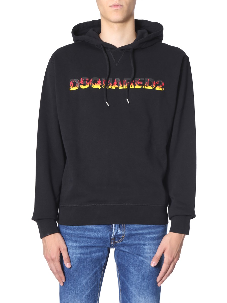 DSQUARED FELPA CON CAPPUCCIO CON LOGO FIAMME Eleonora Bonucci