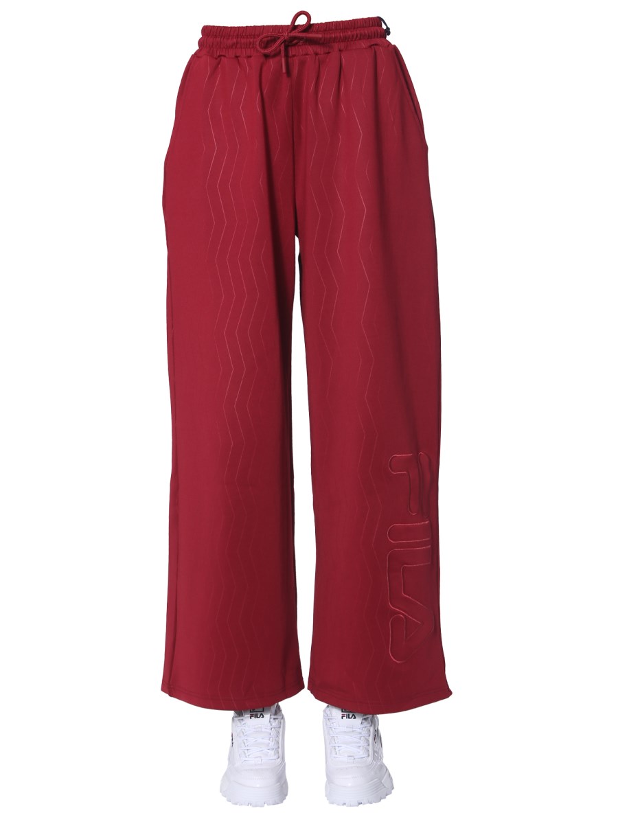 FILA PANTALONE AMPIO "PRIYA" CON LOGO