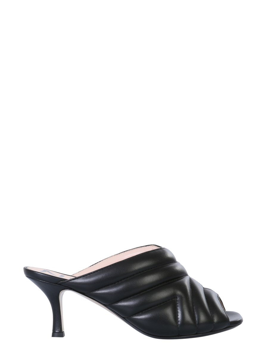 N°21 MULE IN PELLE CON MOTIVO CHEVRON