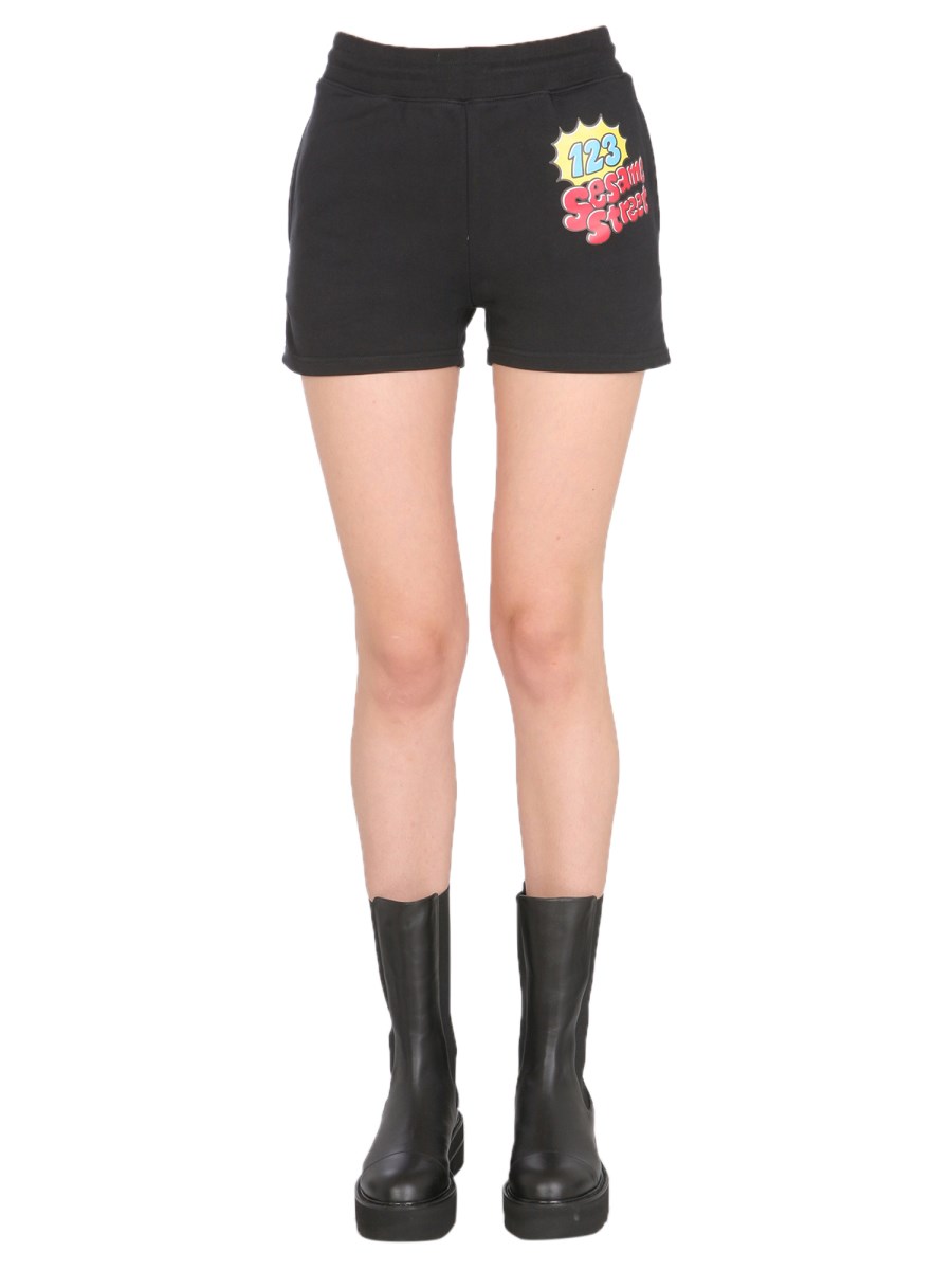 MOSCHINO SHORT IN FELPA DI COTONE CON STAMPA SESAME STREET