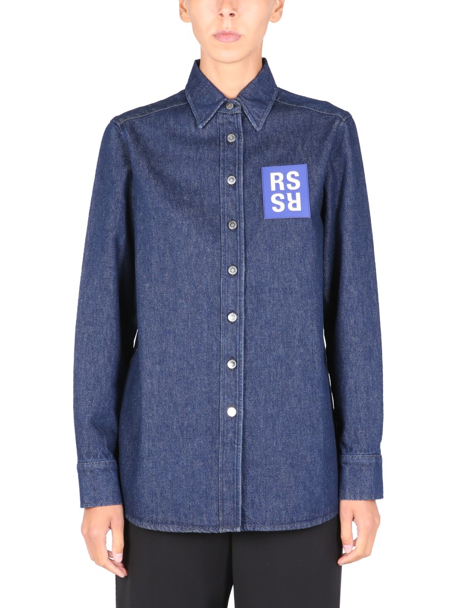 RAF SIMONS GIACCA CAMICIA IN DENIM DI COTONE CON PATCH LOGO