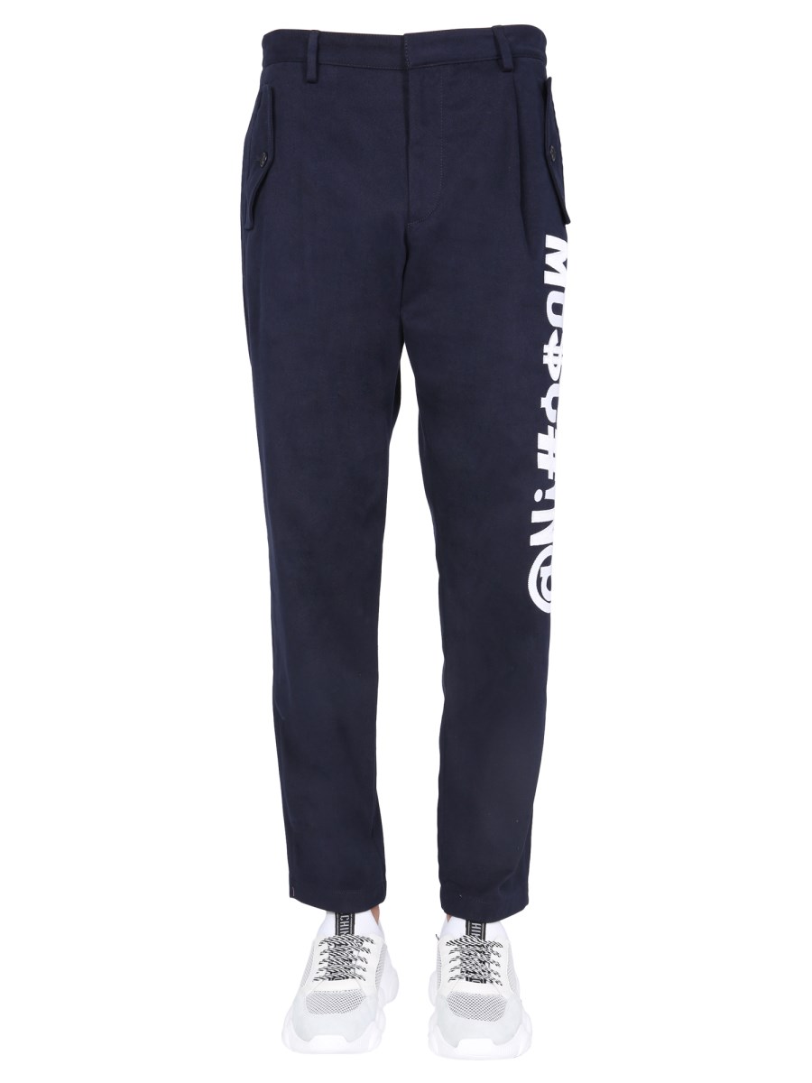 MOSCHINO PANTALONE CON LOGO SYMBOLS INB GABARDINE DI COTONE