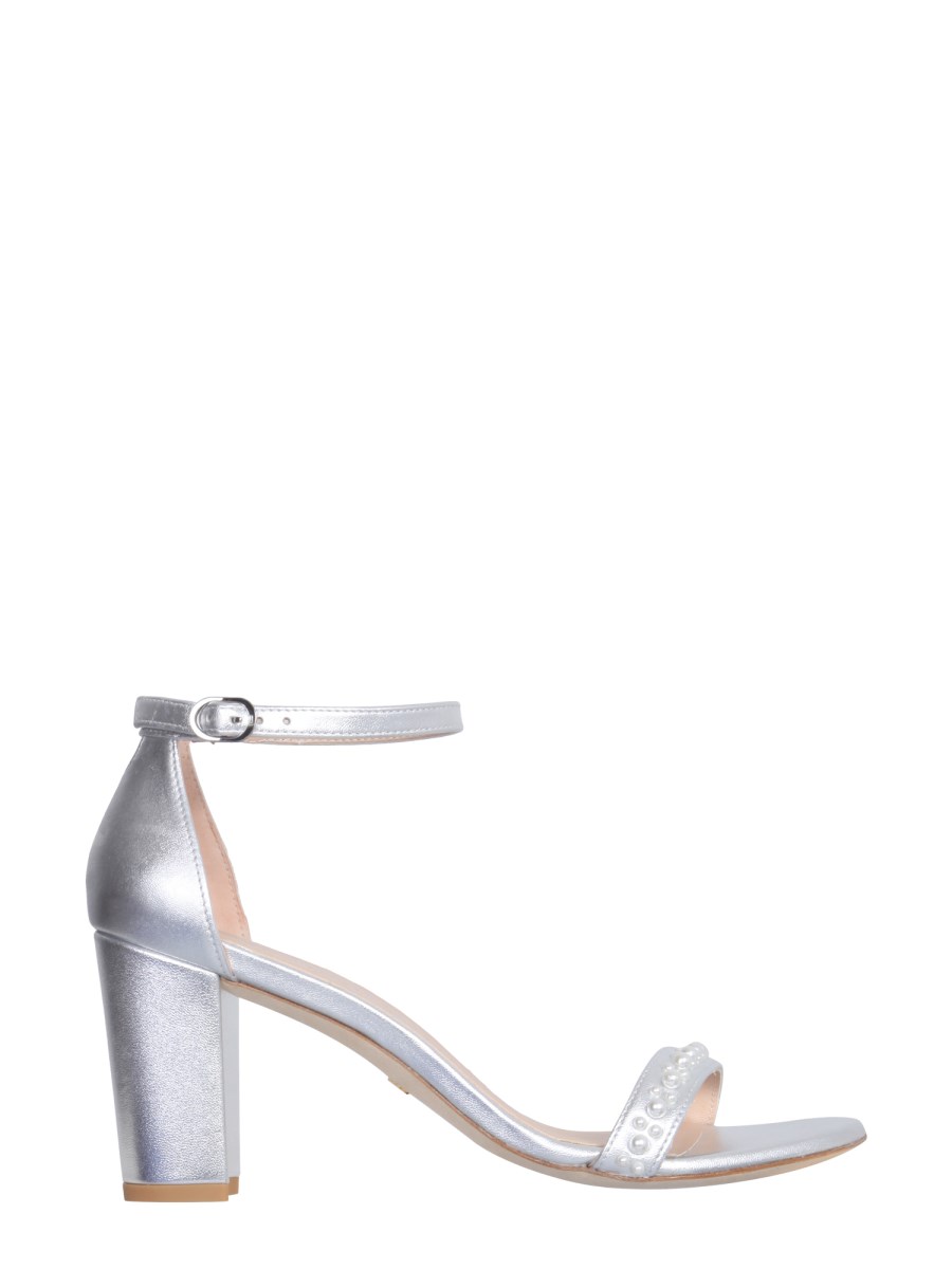 STUART WEITZMAN SANDALO NEARLY NUDE IN PELLE METALLIZZATA CON DETTAGLIO PERLE