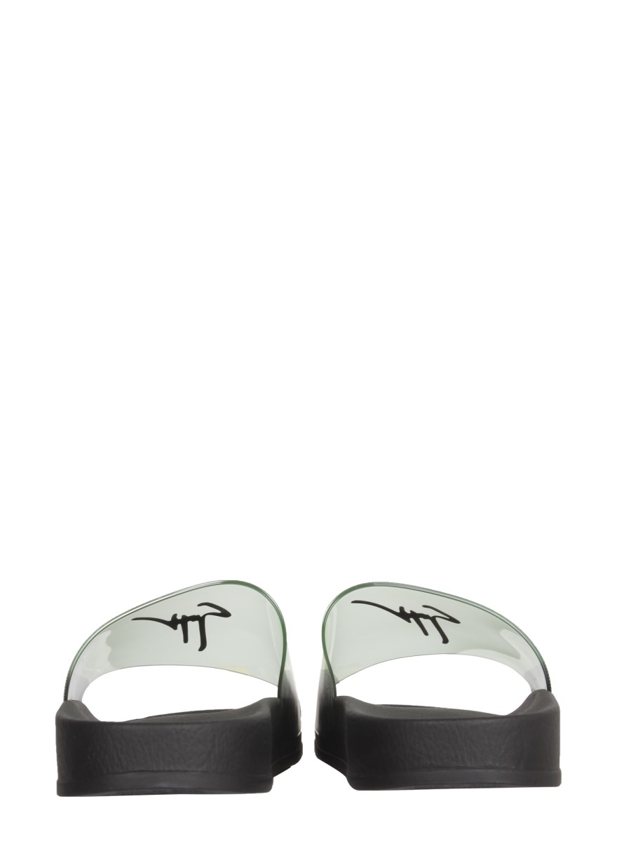 サンダル・ミュール GIUSEPPE ZANOTTI SS21 RUBBER SLIDE SANDALS (RS10024_003) Giuseppe Zanotti Rubber Slide Sandals - Black - Women