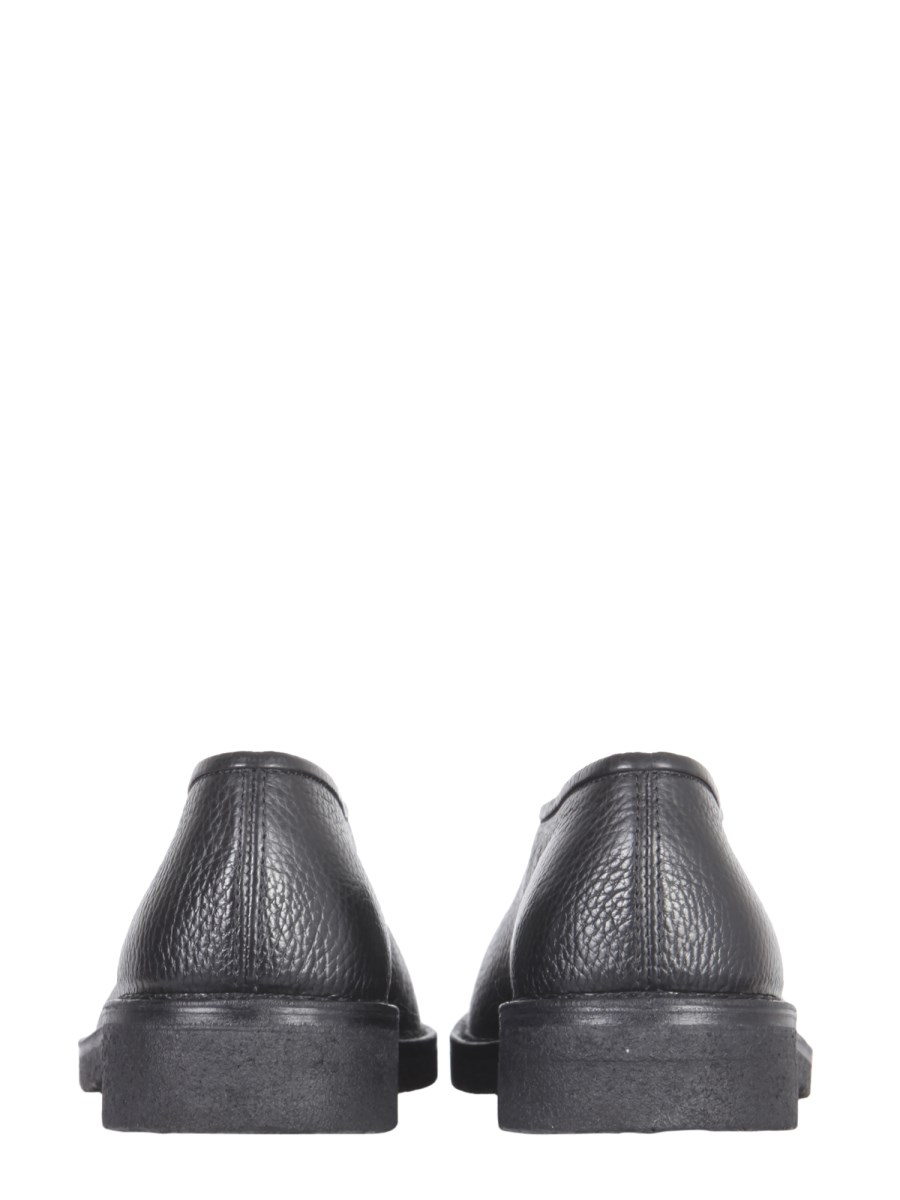 LEMAIRE - HAMMERED LEATHER CHINESE SLIPPERS - Eleonora Bonucci