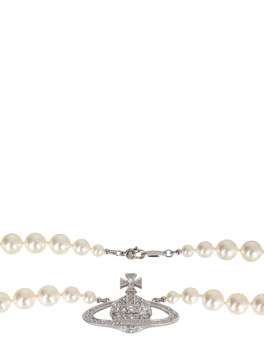 VIVIENNE WESTWOOD - PEARL CHOKER WITH ORB BAS-RELIEF - Eleonora Bonucci