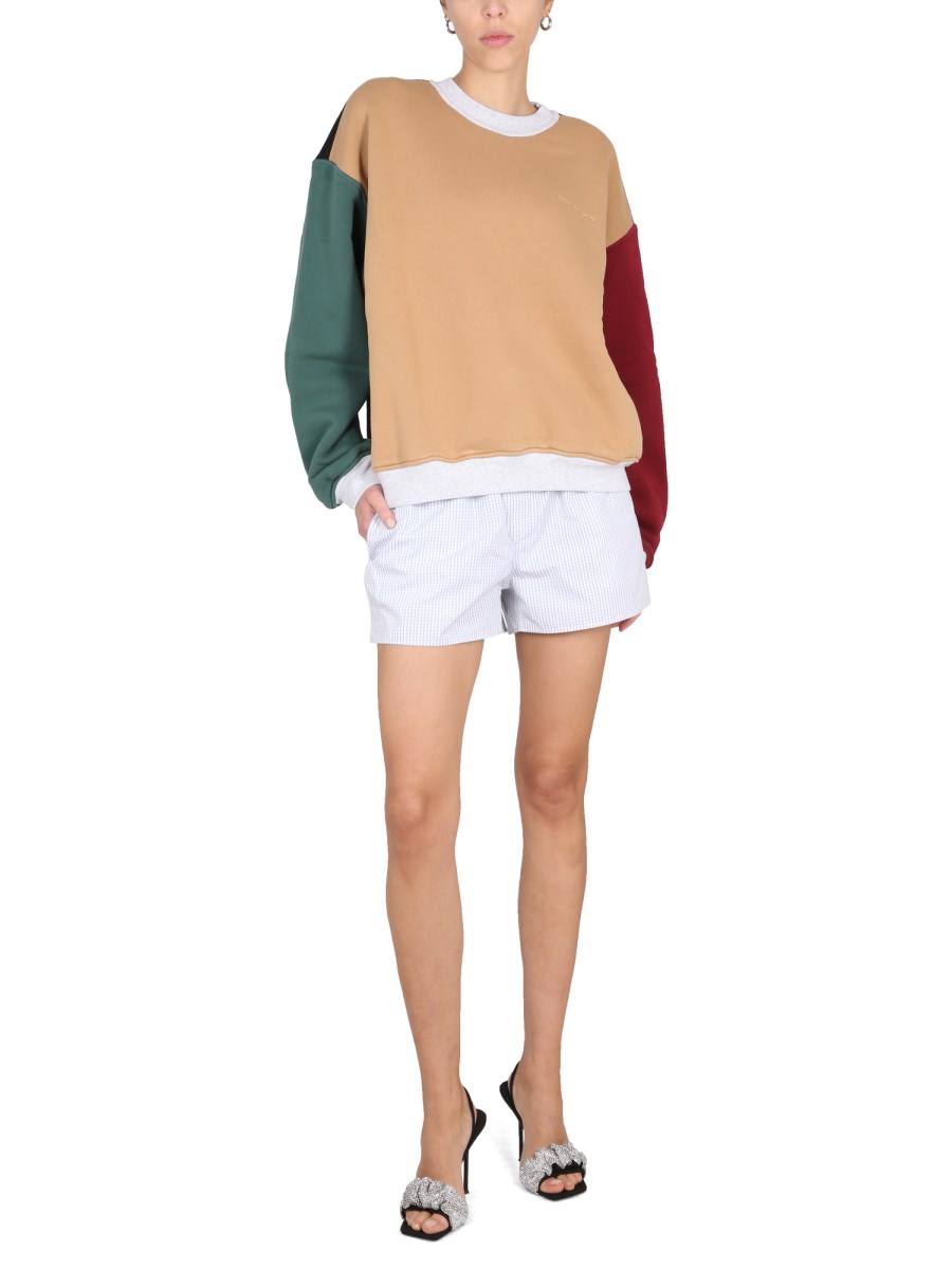 SHORTS CON LOGO