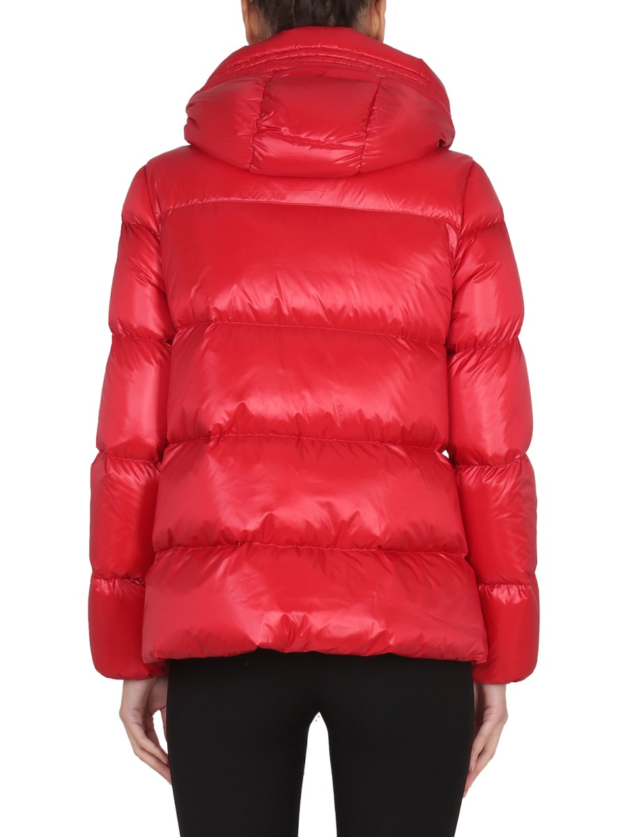 MONCLER SHORT DOWN JACKET SERITTE IN DOUDOUNE LEGERE NYLON LEGERE BRILLANT Eleonora Bonucci