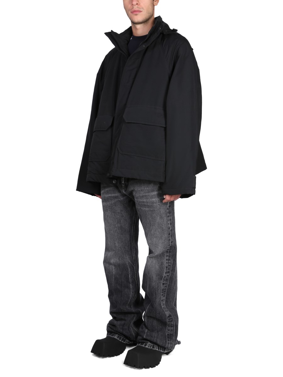 BALENCIAGA - BB ICON KICK PARKA - Eleonora Bonucci BALENCIAGA - BB ICON KICK PARKA - Eleonora Bonucci