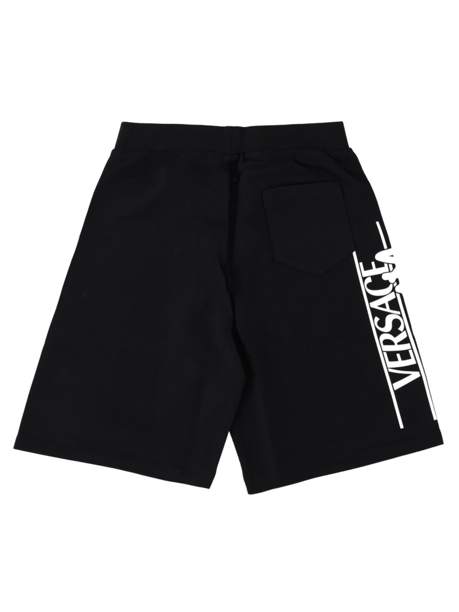 SHORTS CON STAMPA GRAFICA