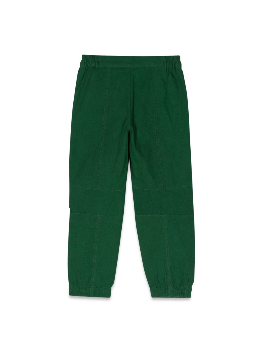 PANTALONE CON PATCH LOGO