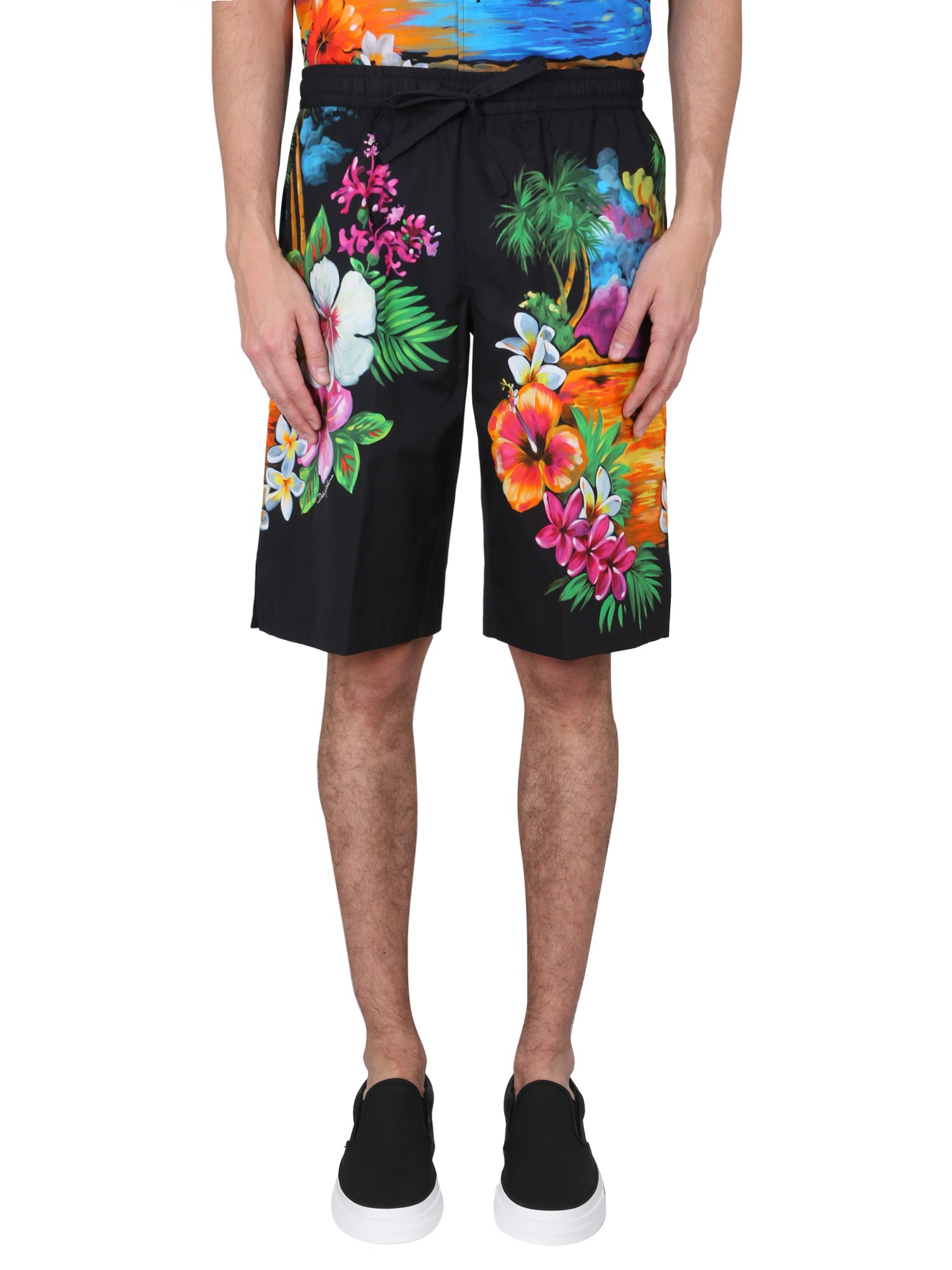 Dolce & Gabbana Cotton Jogging Shorts With Hawaiian Print In Black