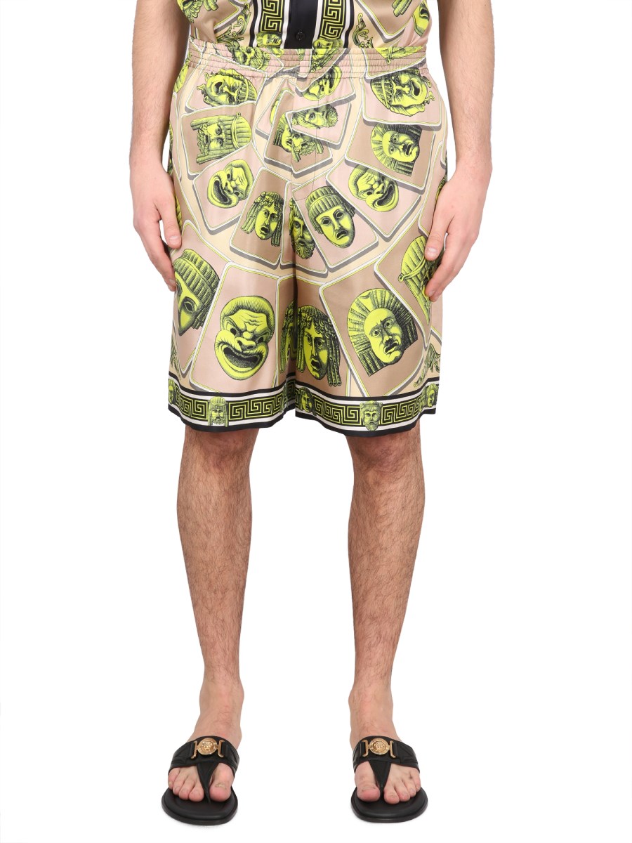 Versace Kids Le Maschere-print silk shorts - Green