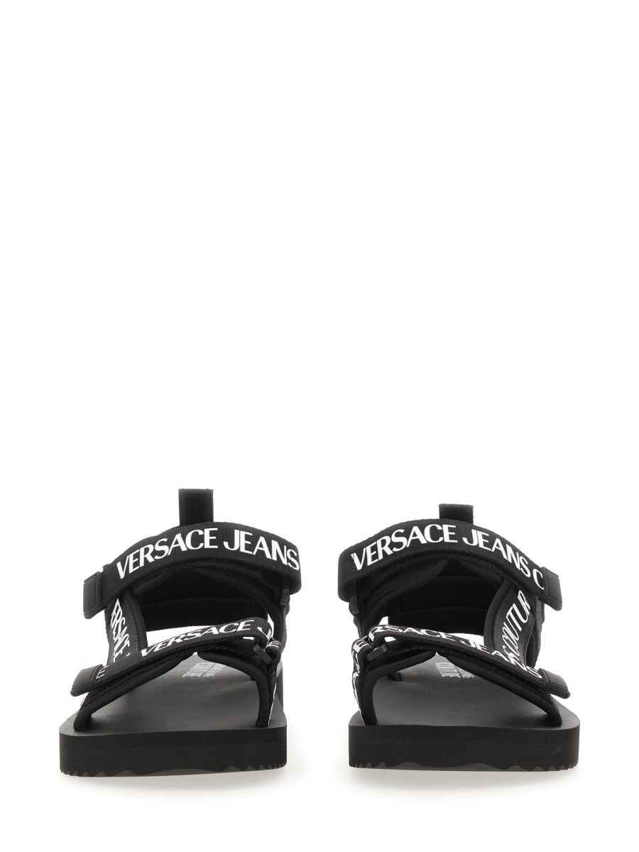 サンダル・ミュール VERSACE JEANS SANDAL WITH LOGO 90_E76VA3SM1-
