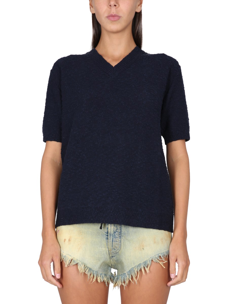 MAISON MARGIELA T-SHIRT IN MAGLIA CON SCOLLO A V