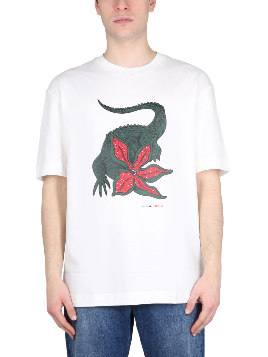 LACOSTE - LACOSTE X STRANGER THINGS T-SHIRT - Eleonora Bonucci