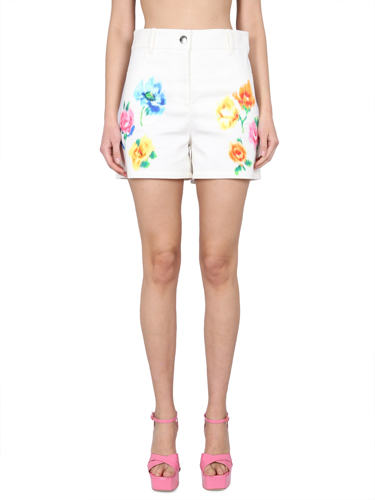 Shop Boutique Moschino Shorts In Broderie Anglaise Flower Chiné In White