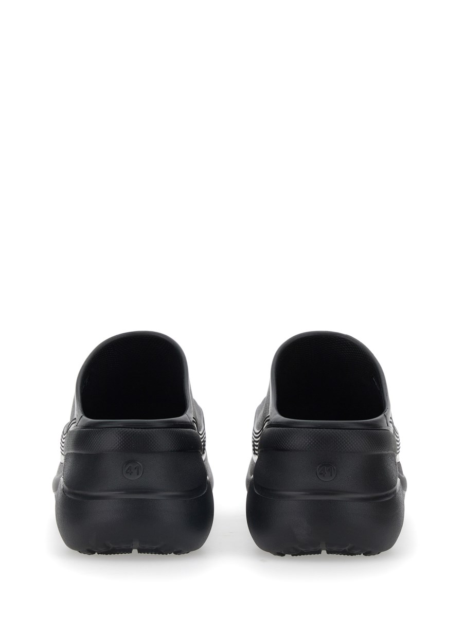 Balenciaga hot sale crocs men