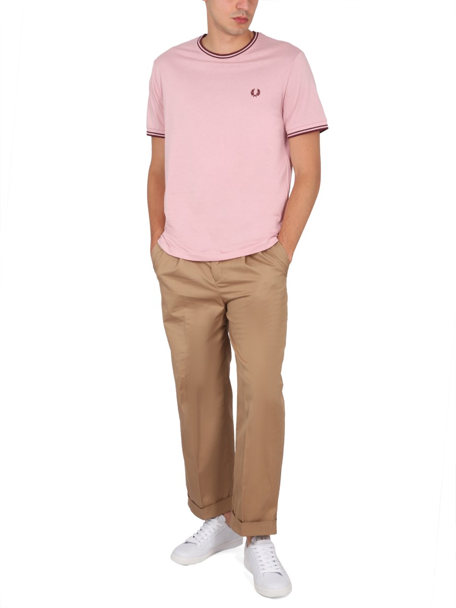 T-SHIRT CON RICAMO LOGO