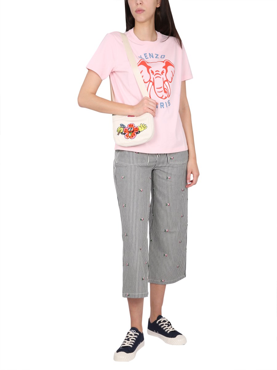 T-SHIRT CON STAMPA LOGO