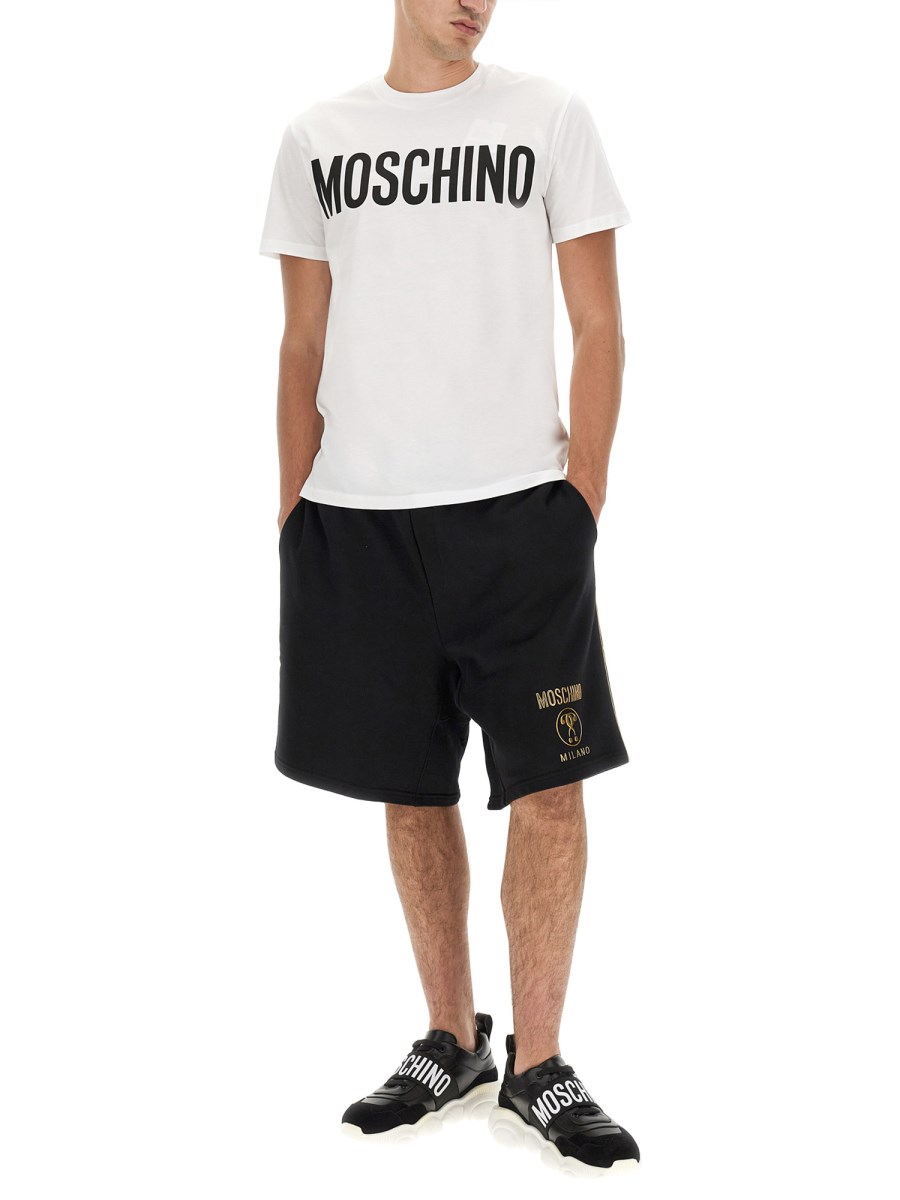moschino shorts and t shirt