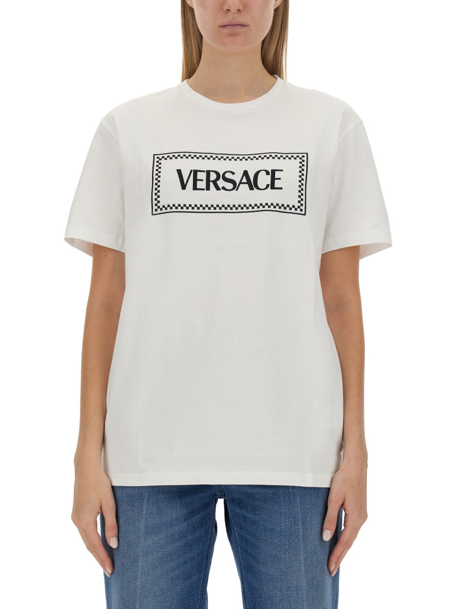 VERSACE T-SHIRT CON '90S VINTAGE LOGO RICAMATO