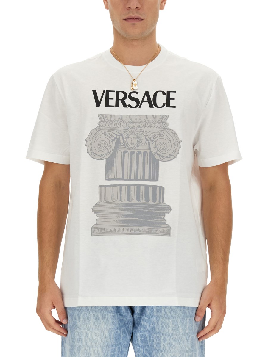 VERSACE - COTTON JERSEY T-SHIRT WITH LOGO PRINT - Eleonora Bonucci