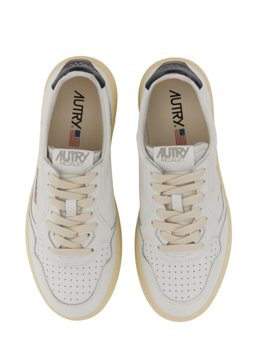 SNEAKER MEDALIST LOW 