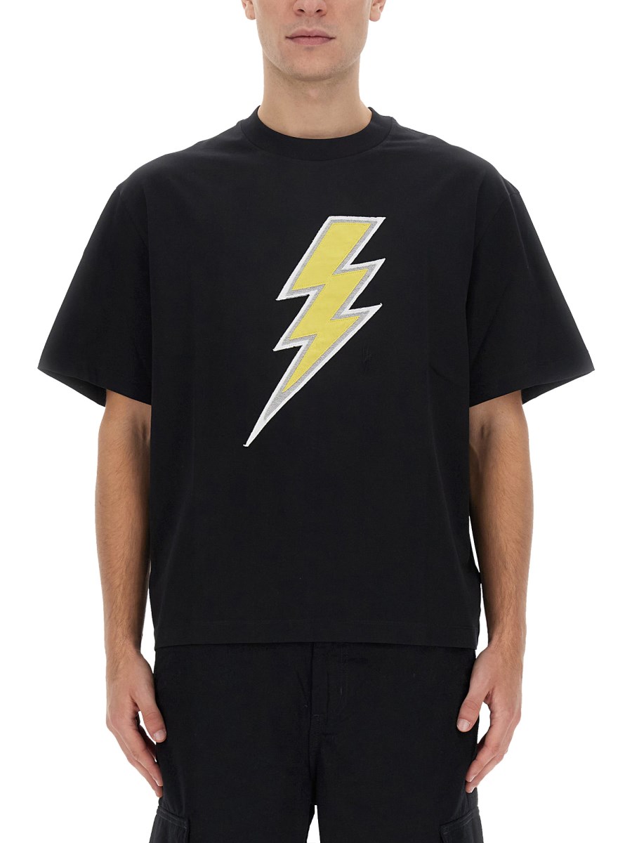 T-SHIRT CON PATCH