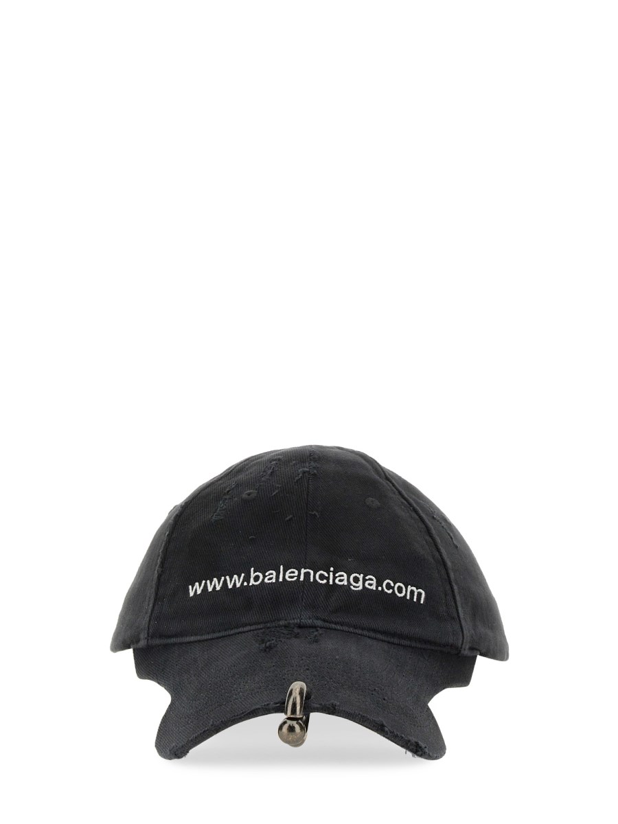 Balenciaga beret store