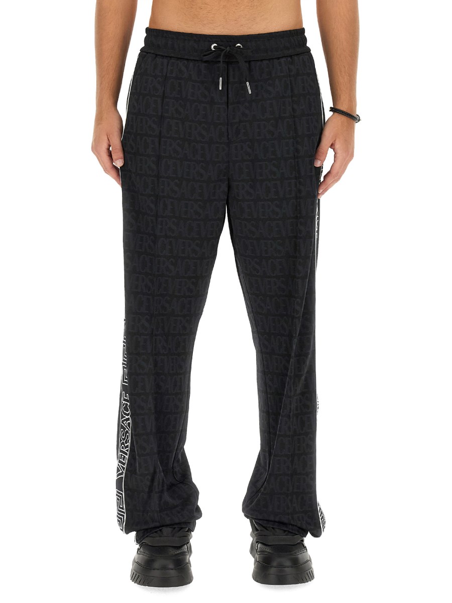 VERSACE PANTALONE JOGGING CON LOGO JACQUARD