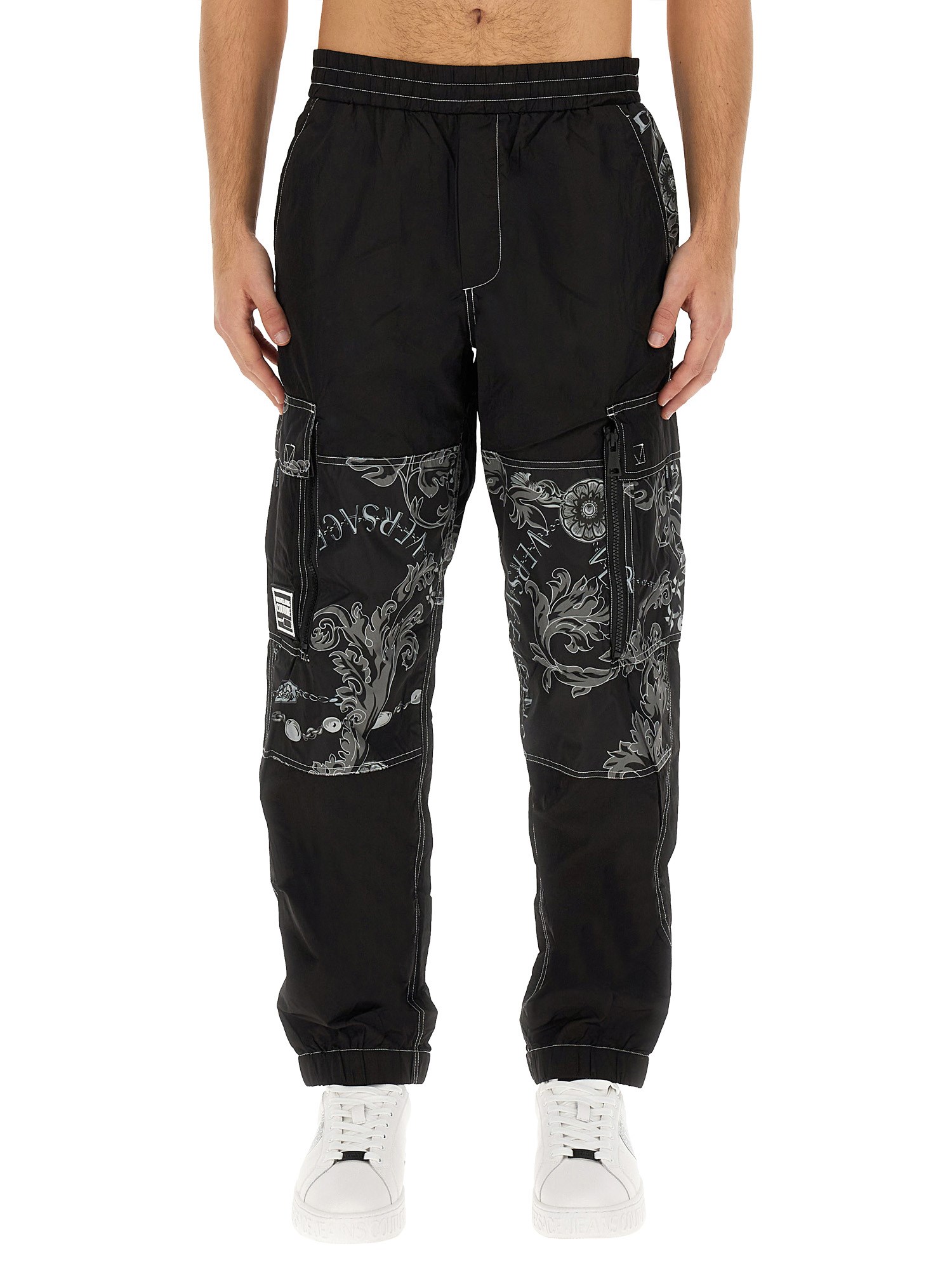 Versace Jeans Couture Chain Couture Cargo Pants In Black