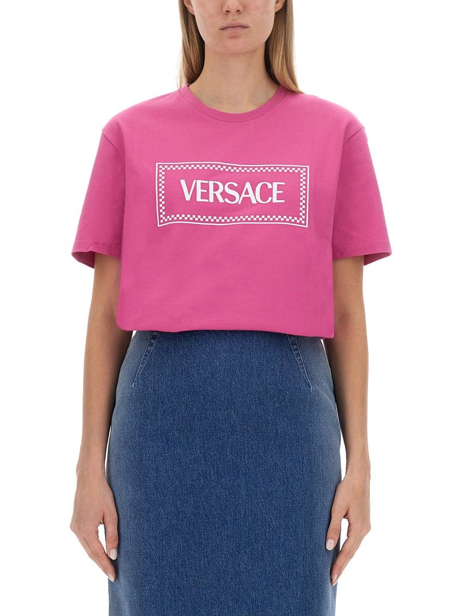 VERSACE T-SHIRT CON '90S VINTAGE LOGO RICAMATO