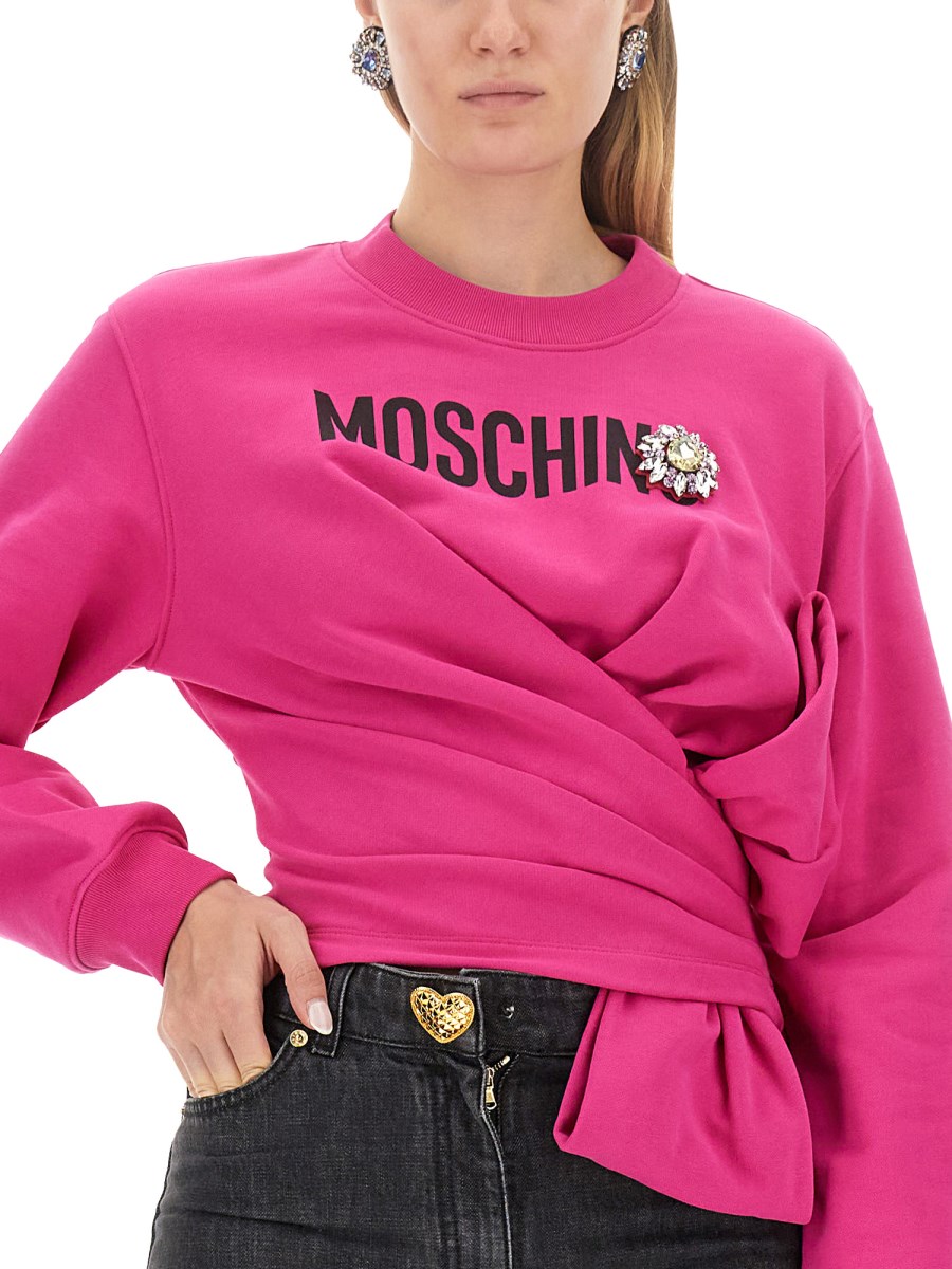 Moschino logo shoulder crew hot sale neck sweatshirt