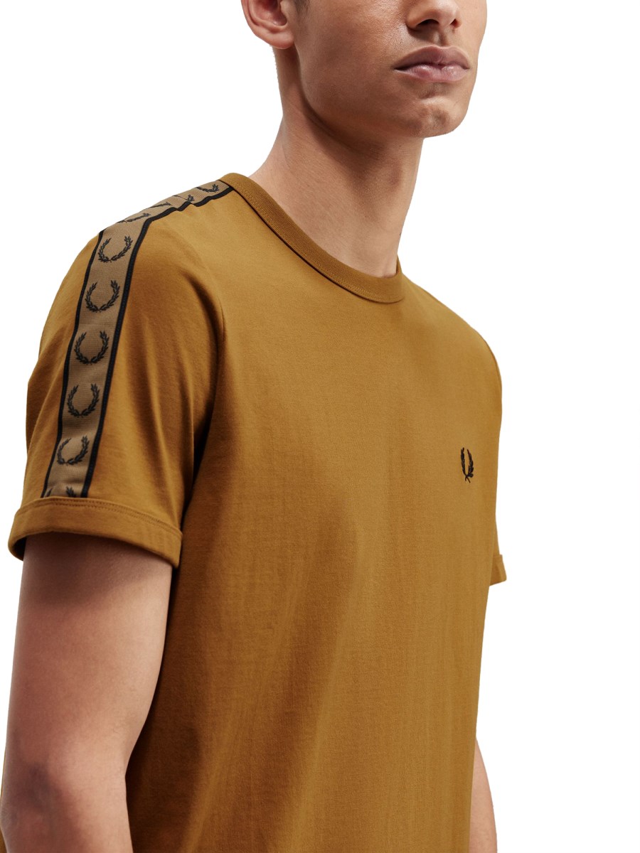 T-SHIRT CON LOGO