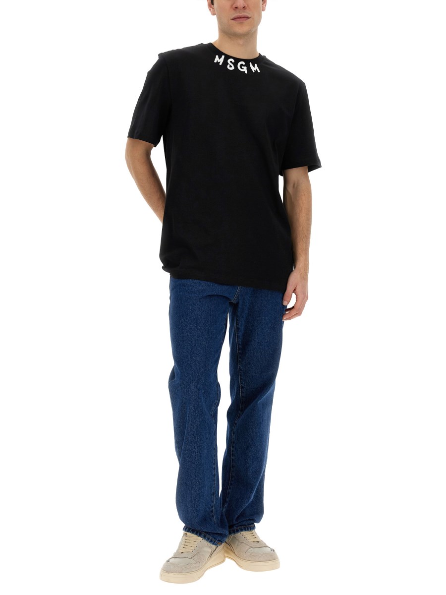 T-SHIRT CON LOGO