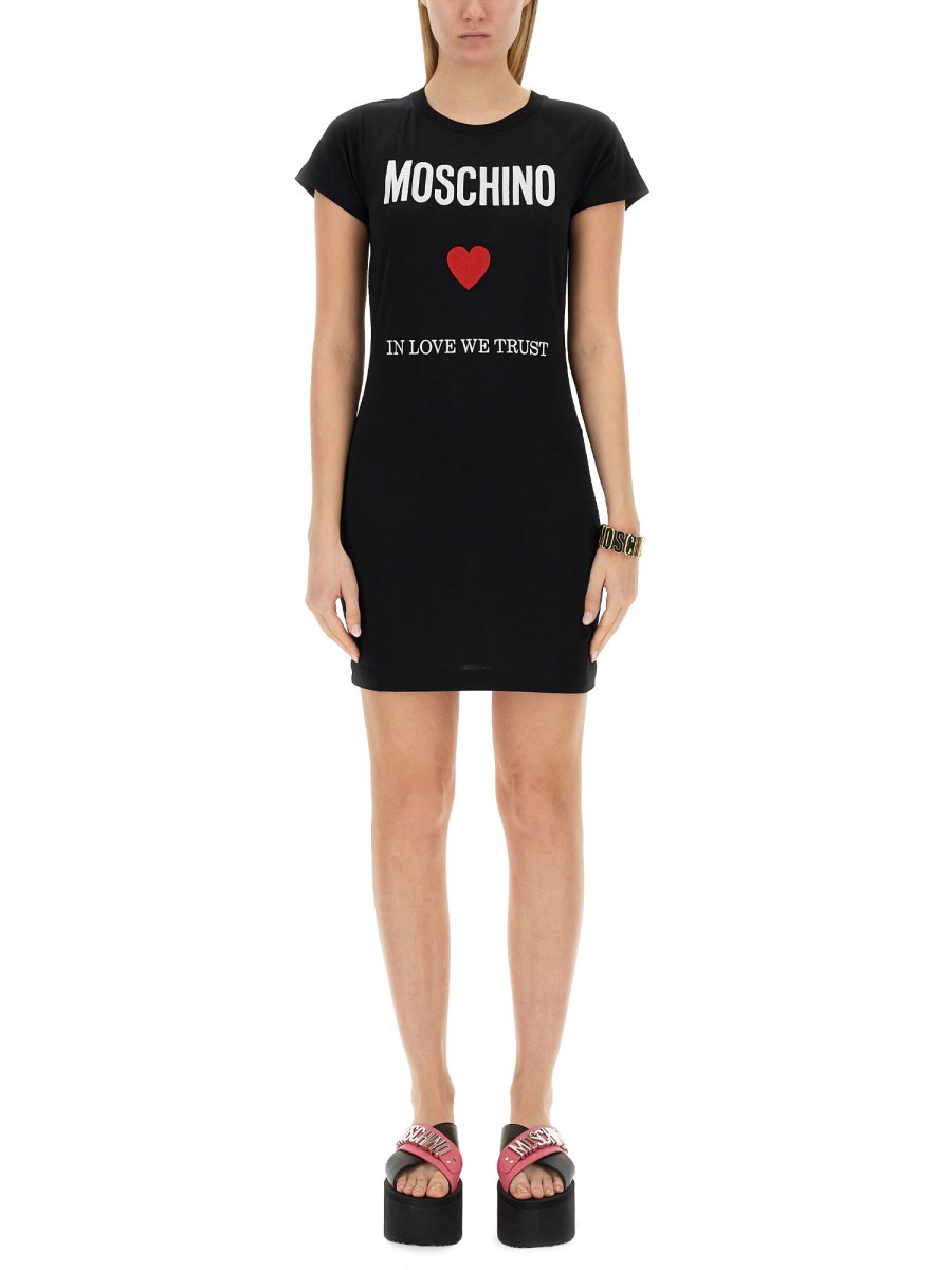 MOSCHINO ABITO CON LOGO