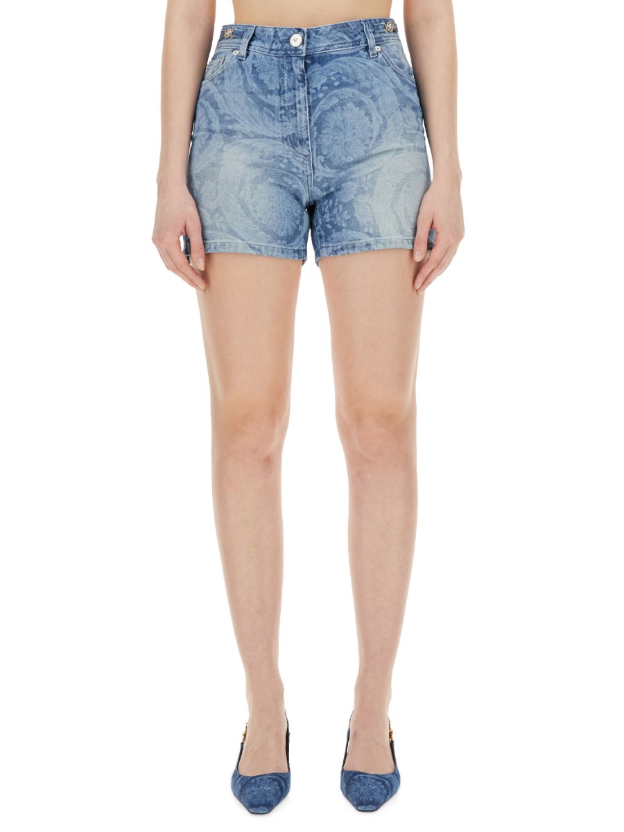 SHORTS IN DENIM 