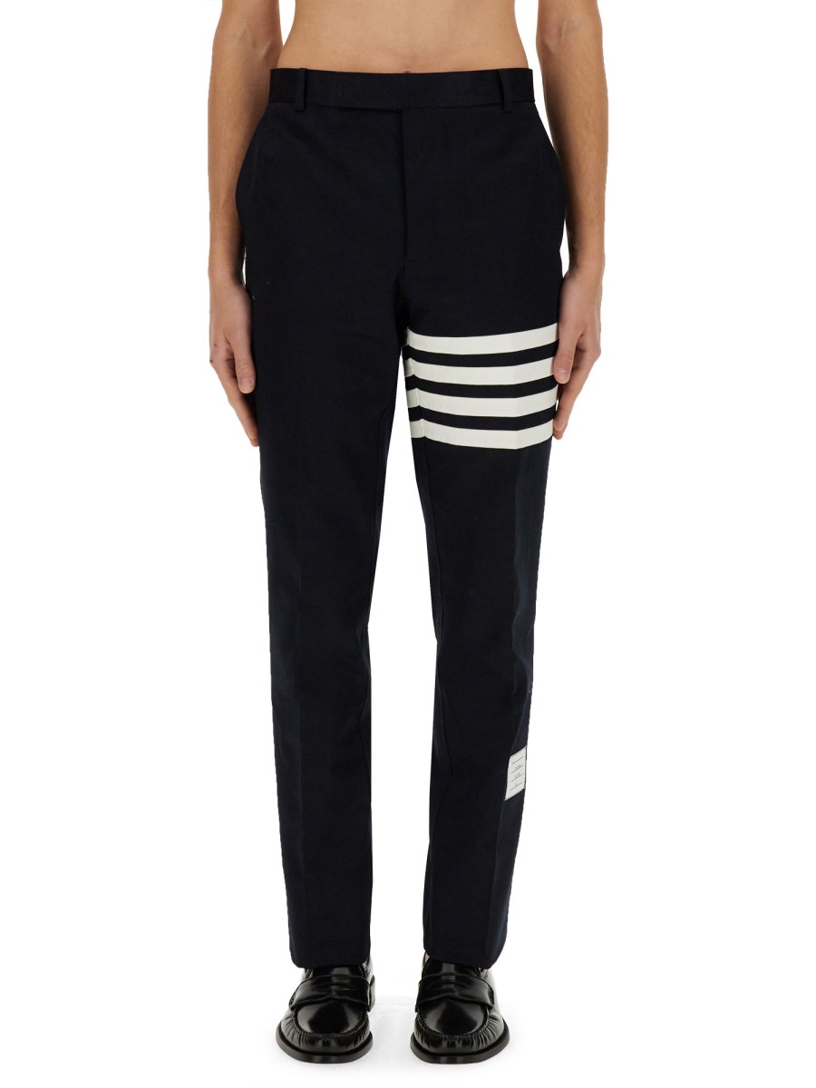 THOM BROWNE PANTALONE UNCONSTRUCTED CHINO CON 4 BAR STRIPES