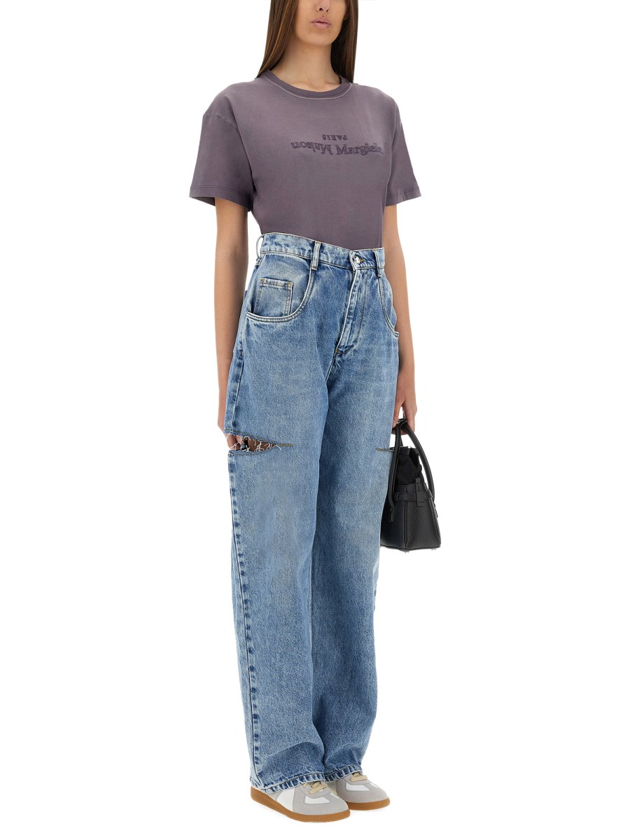 T-SHIRT CON LOGO INVERSO 