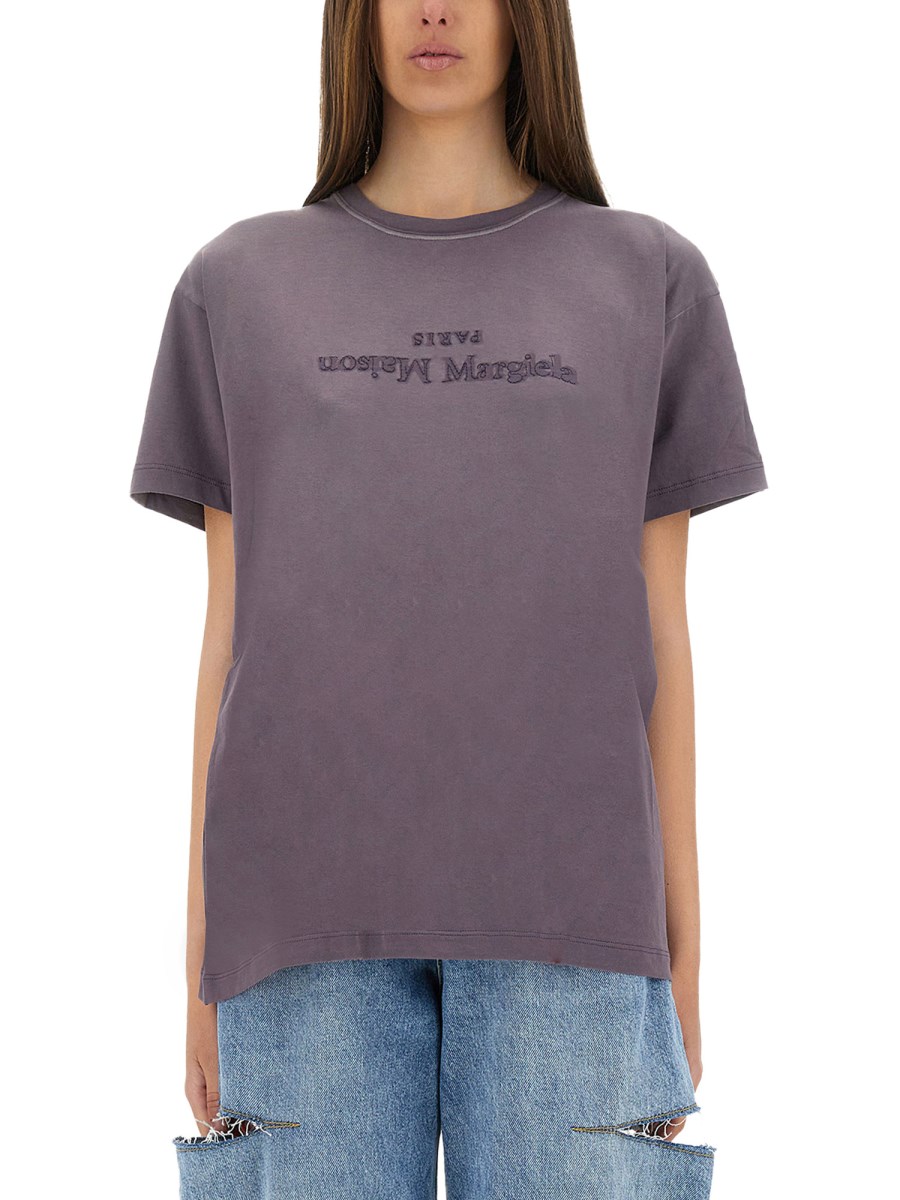 T-SHIRT CON LOGO INVERSO 