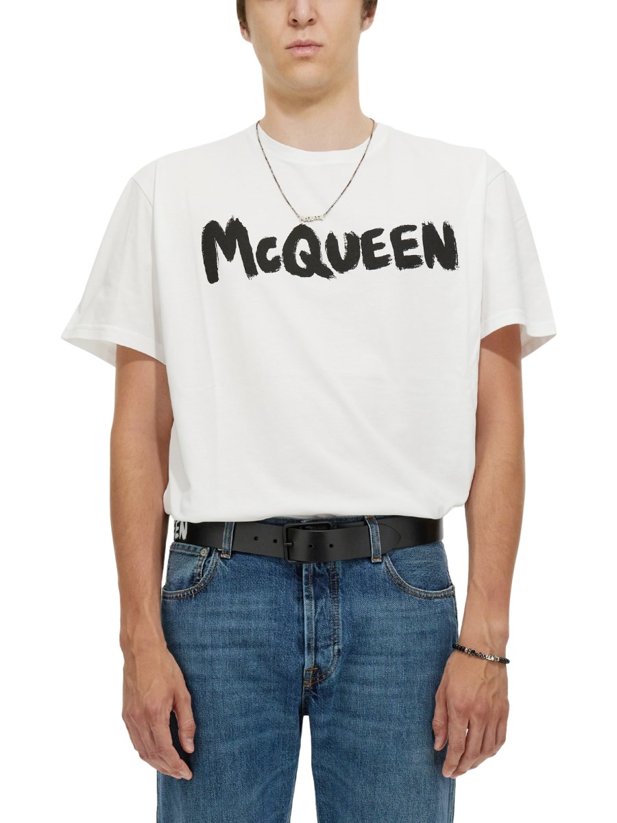 ALEXANDER McQUEEN T-SHIRT IN JERSEY DI COTONE ORGANICO CON STAMPA GRAFFITI