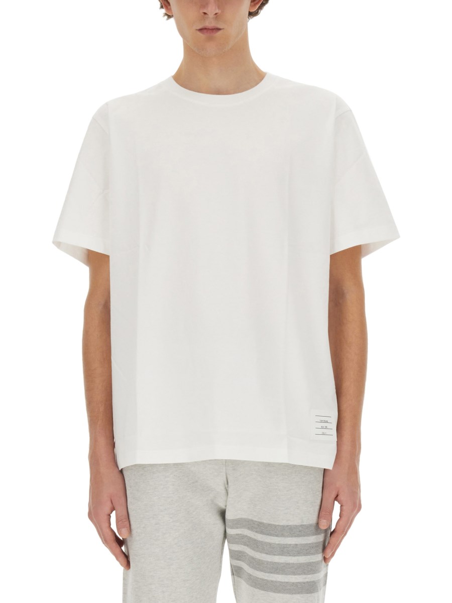 THOM BROWNE T-SHIRT IN COTONE CON SPACCO LATERALE