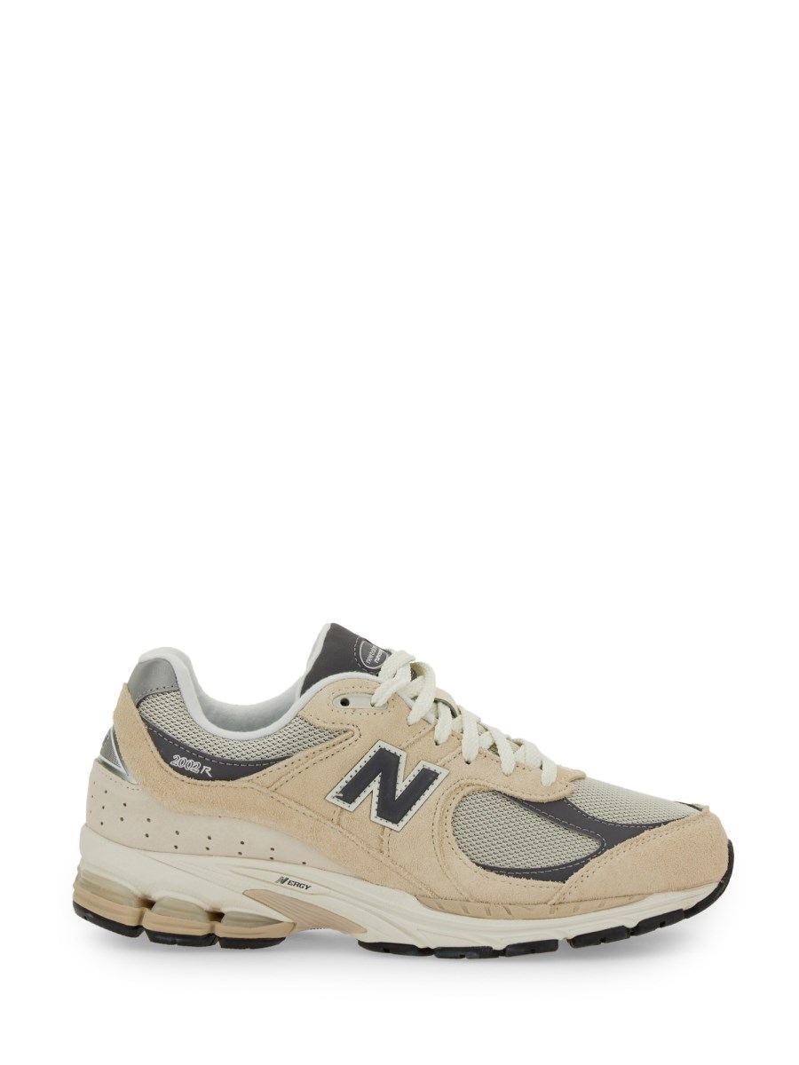 NEW BALANCE SNEAKER 2002