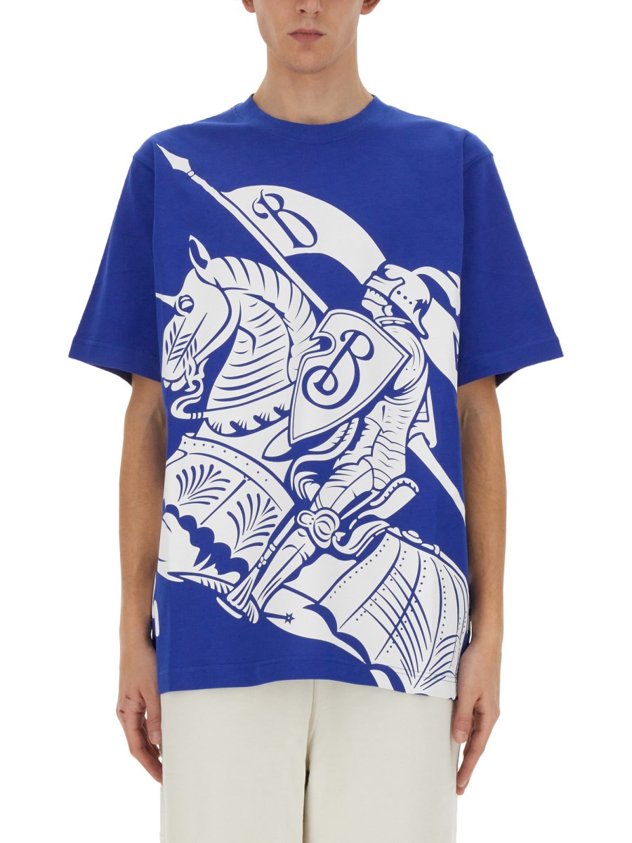 T-SHIRT CON STAMPA EQUESTRIAN KNIGHT      