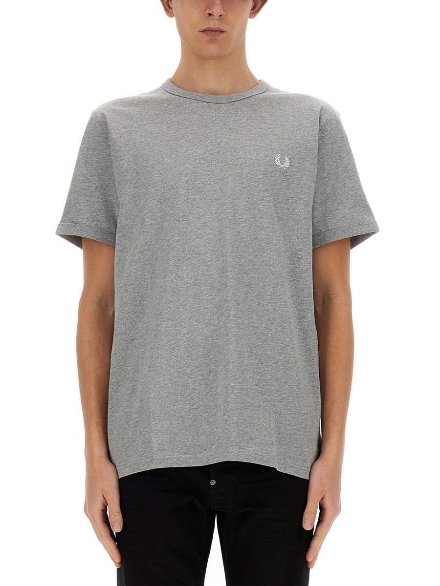 FRED PERRY T-SHIRT CON LOGO