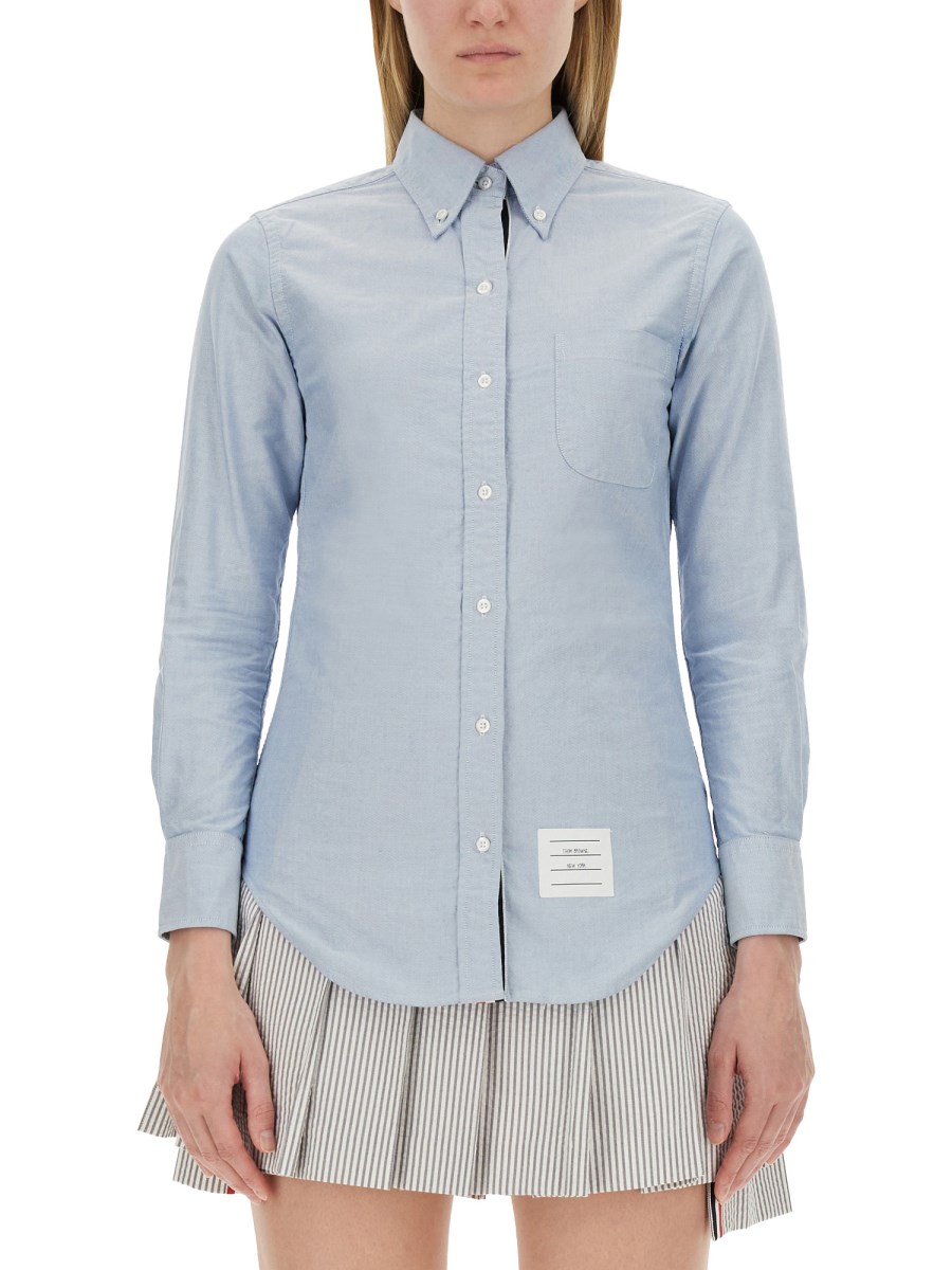 THOM BROWNE CAMICIA BOTTON DOWN IN COTONE CON PATCH LOGO