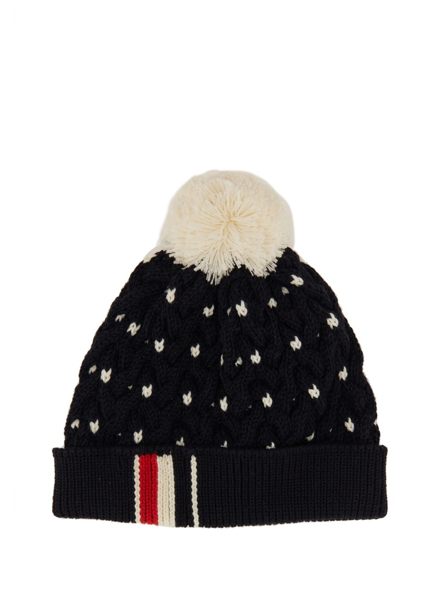 THOM BROWNE CAPPELLO A TRECCE IN LANA CON INTARSIO RIGHE RWB E POM POM