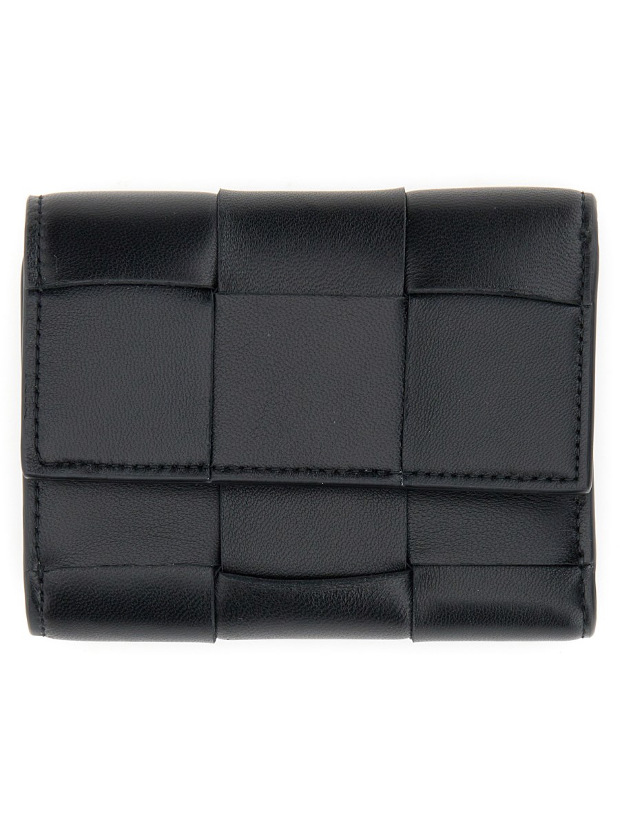 BOTTEGA VENETA PORTAFOGLIO TRI-FOLD IN PELLE CON ZIP